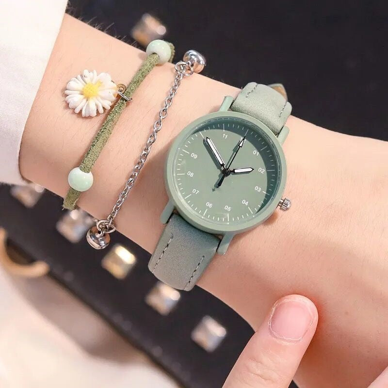 Minimalist Quartz Leather Strap Round Dial Wrist Watch